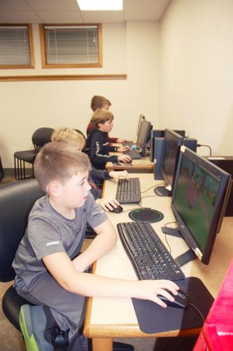 Kids on computers at expanded Williams Bay library