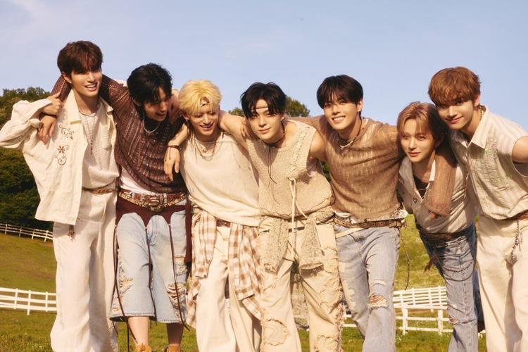 The K-pop group WHIB cite the Chicago Theatre and In-N-Out Burger as places they want to visit when they come to the U.S. (CJeS Studios )
