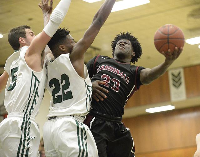 Middleton-at-Memorial-bastketball-09-G1K0198-12012016214442