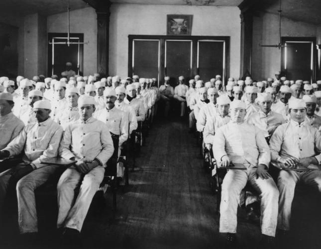 Dairy students in 1901