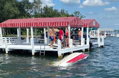 Boat capsizes in Geneva Lake