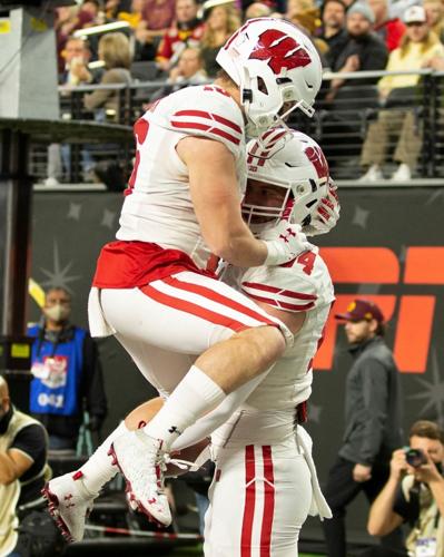 uw football secondary cover image 12-31