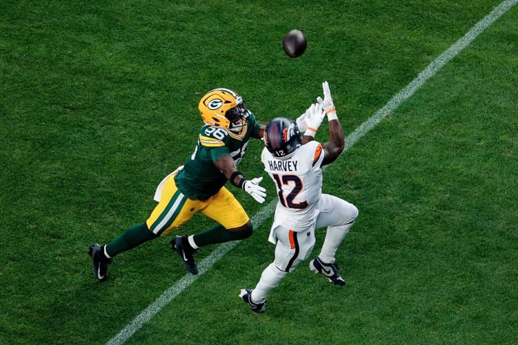 FOOTBALL-NFL-DEN-GB/