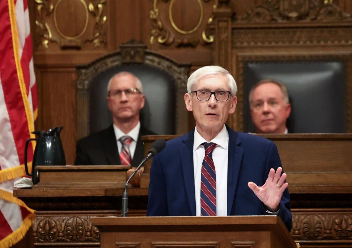 Tony Evers stos