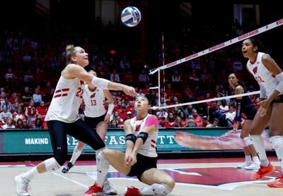 UW v Washington Vball 16.jpg