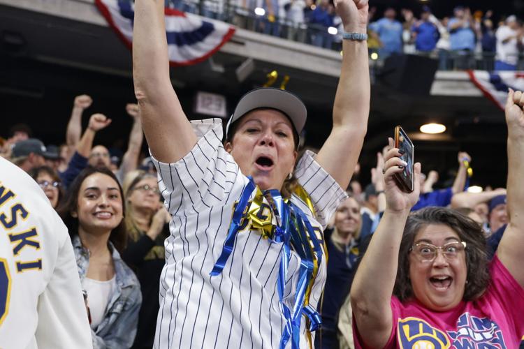 Milwaukee Brewers fans