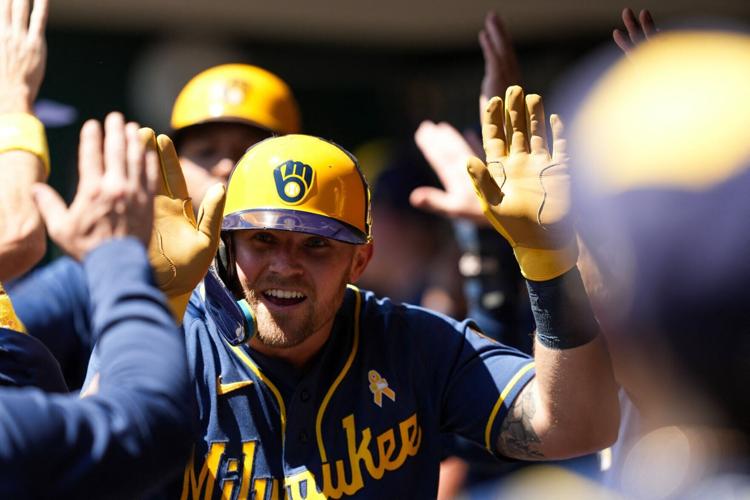BASEBALL-MLB-CIN-MIL/