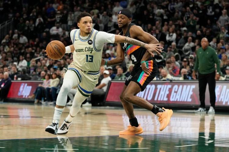 Spurs Bucks Basketball