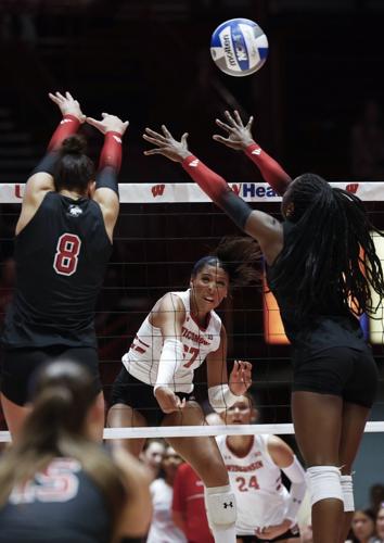 UWvball-20260424-09-1954.jpg
