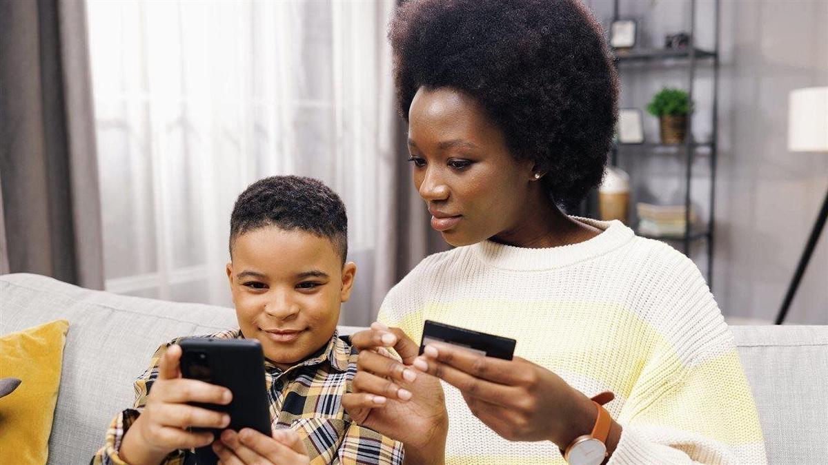 How to teach kids the value of money when they can’t see it