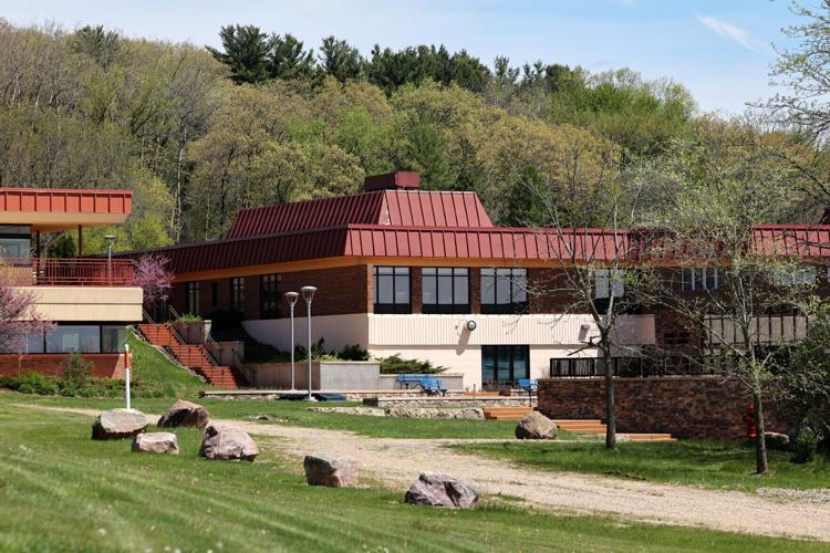 UW-Platteville Baraboo campus closes