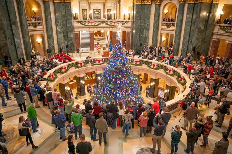 2023 Wisconsin State Capital Holiday Tree