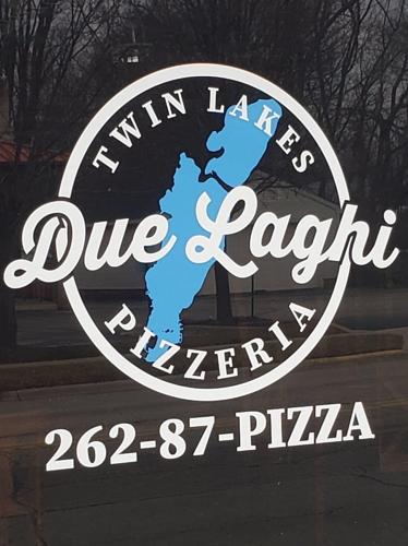 Due Laghi Pizzeria Logo