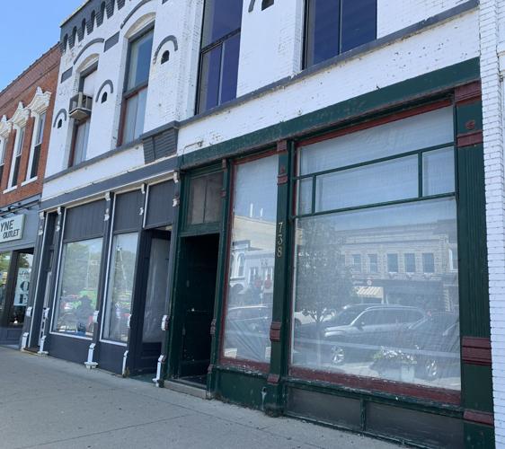 Former Lola's