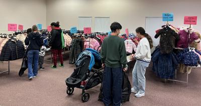 Holiday House winter wraps distribution