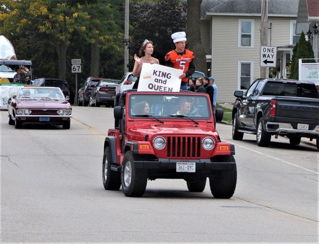 Williams Bay High School 2022 homecoming royalty - Queen Samantha Thompson and King Dominic Robbins