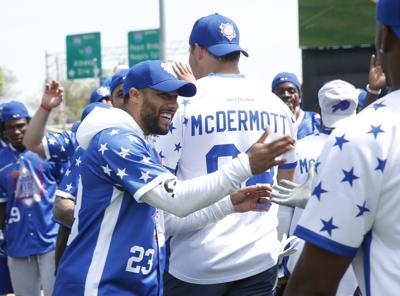 Micah-Hyde-buffalo-bills-softball-sharon-CANTILLON (copy)