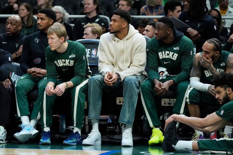 Cavaliers Bucks Basketball