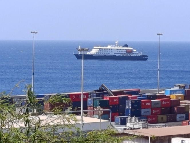 cruise-ship-docks