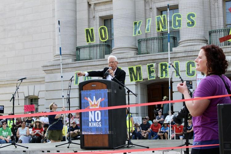 Nichols introduces Sanders