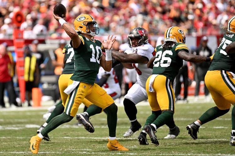 FOOTBALL-NFL-TB-GB/