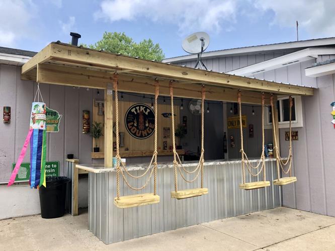 Thirsty Parrot swings