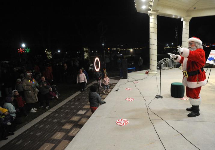 Lake Geneva tree lighting