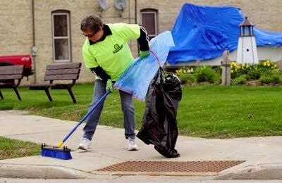 Volunteers pitch in to clean up downtown Kenosha