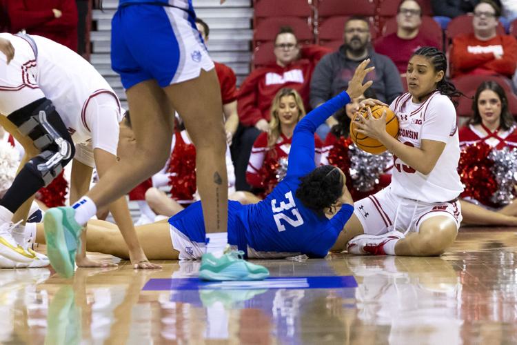 04012024 badger women basketball WNIT SKM 6.JPG