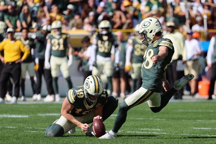 FOOTBALL-NFL-GB-CHI/