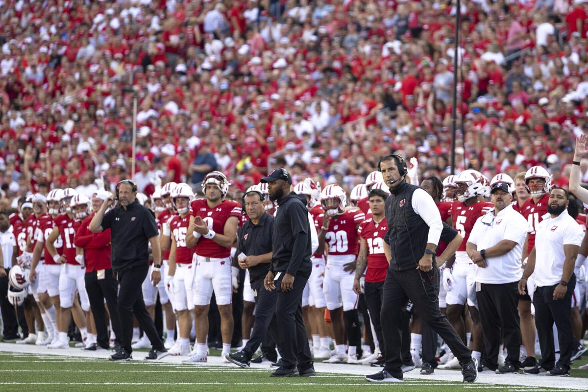 09022023 Badgers v Buffalo football SKM 26.JPG