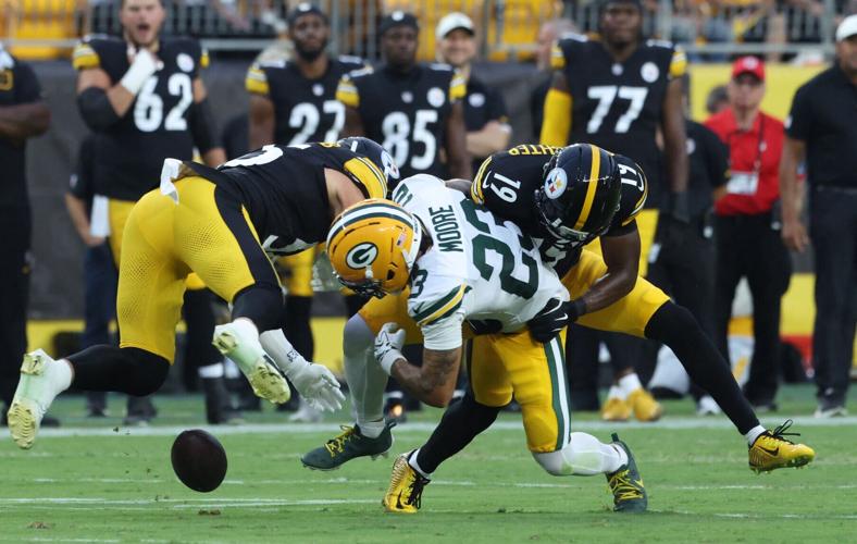 FOOTBALL-NFL-PIT-GB/