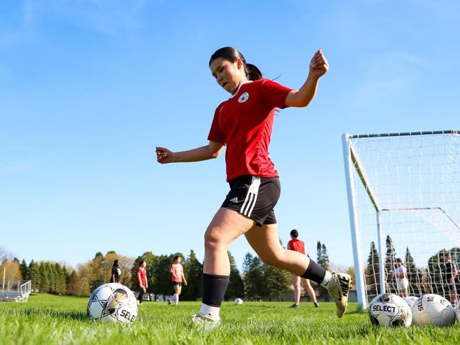 042226-WaylandSoccerPlayers-0009-04282026102804.jpg