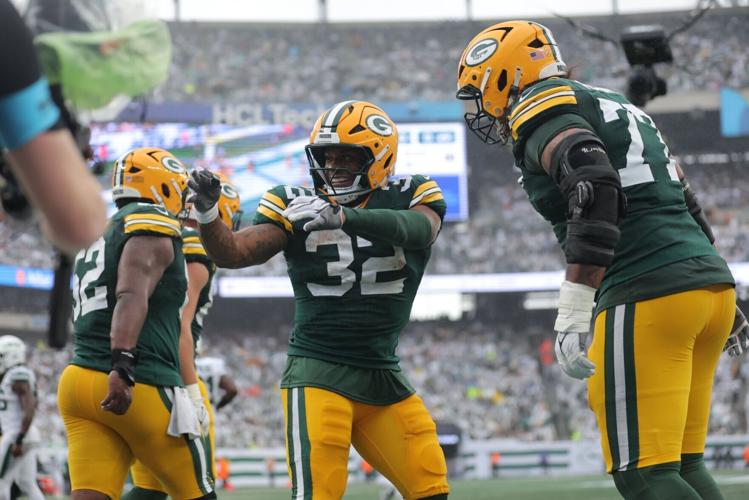 FOOTBALL-NFL-NYJ-GB/