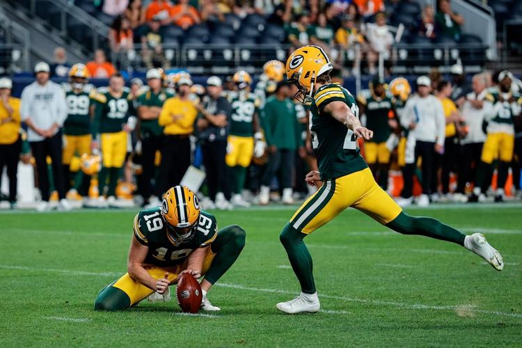 FOOTBALL-NFL-DEN-GB/