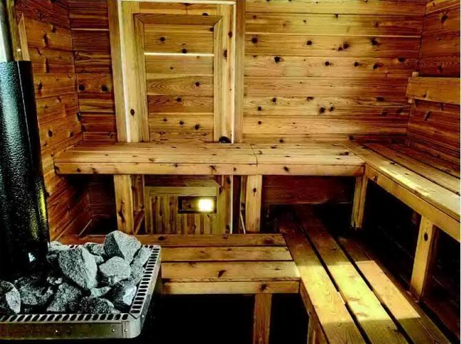 SAUNA BOAT EXPERIENCE COMES TO LAKE COMO