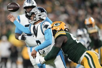 FOOTBALL-NFL-GB-CAR/