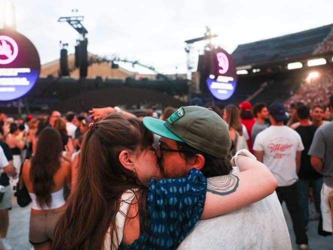 071925-coldplay-1392.jpg -- embrace crowd