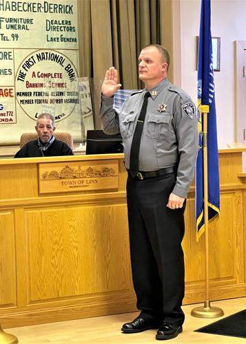 Jon Albrecht sworn in as new Town of Linn police chief