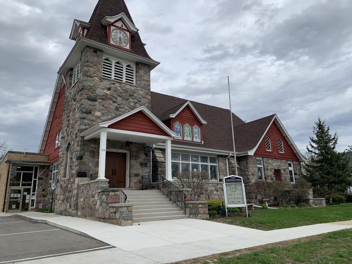 Lake Geneva officials have approved to continue a Sunday morning parking program