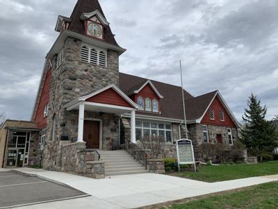 Lake Geneva officials have approved to continue a Sunday morning parking program