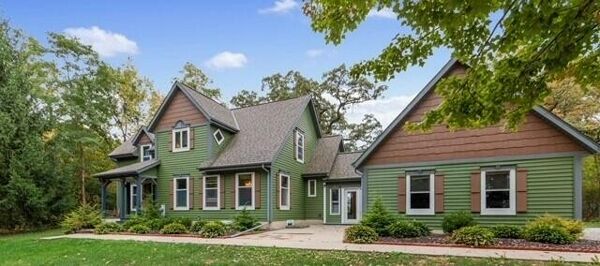 3 Bedroom Home in Burlington - $997,000
