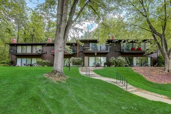 2 Bedroom Home in Lake Geneva - $170,000