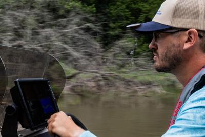 'Trying to buy time': Scientists battle to slow spread of invasive carp in Mississippi River