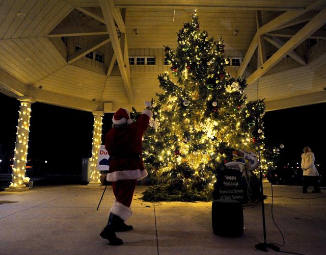 Lake Geneva tree lighting