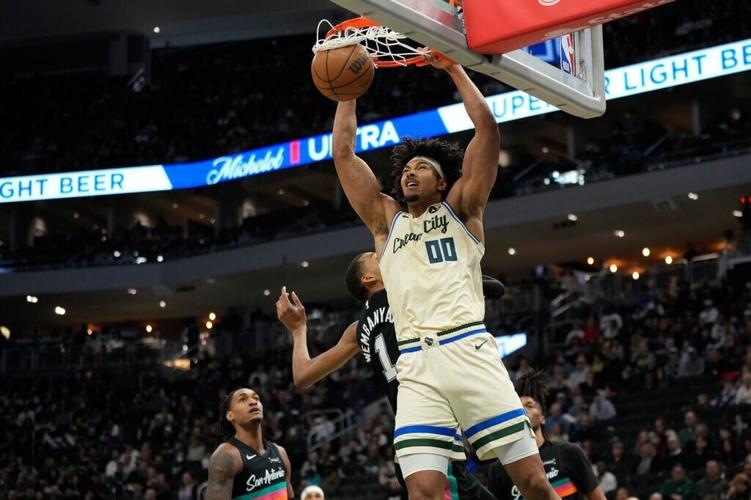 Spurs Bucks Basketball