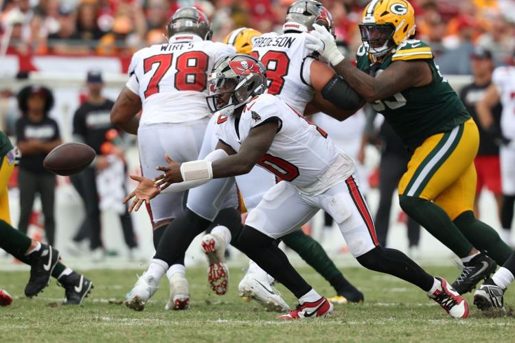 FOOTBALL-NFL-TB-GB/