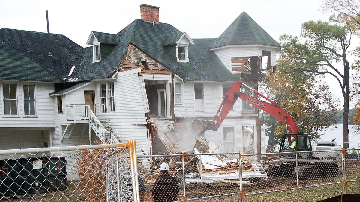 Cottage At Conference Point Razed For New Lodge Geneva Lake West News Lakegenevanews Net
