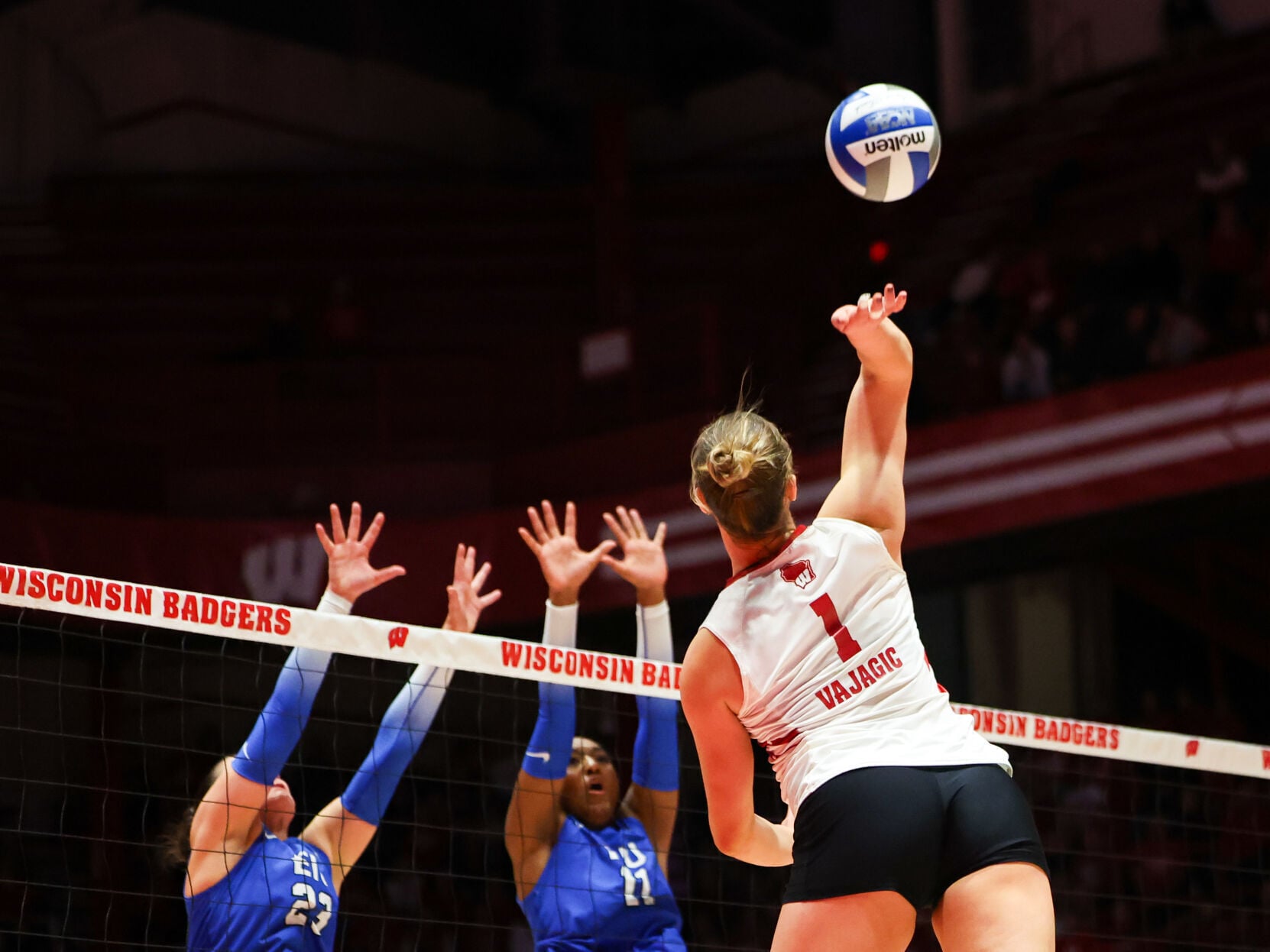 Photos Wisconsin volleyball's Una Vajagic in action during 2025 season