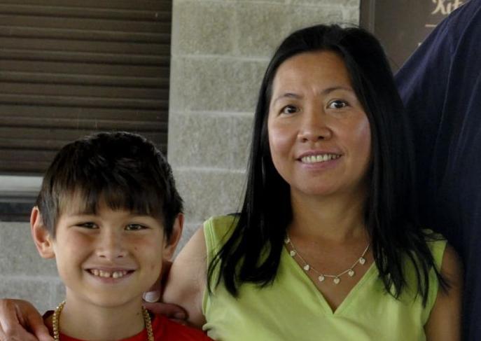 Oanh Liewellen and family